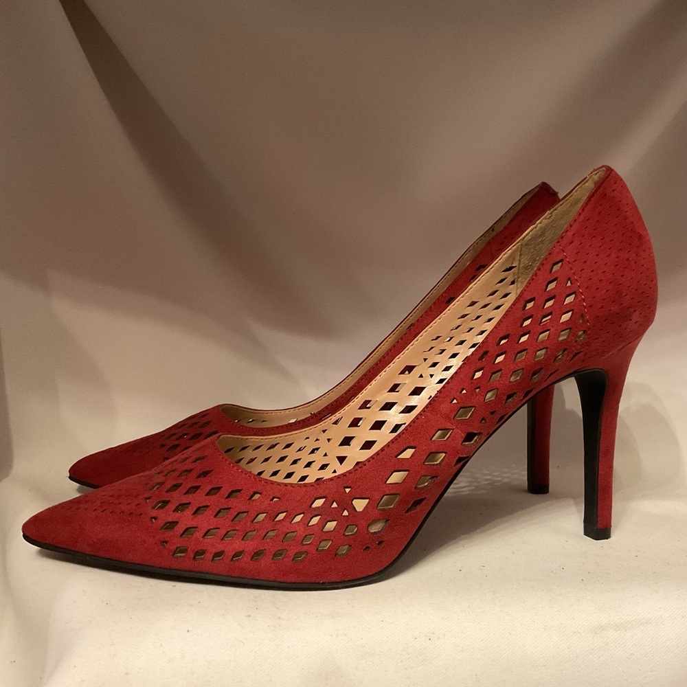 UNISA Diamond Cutout Suede Pump Burgundy